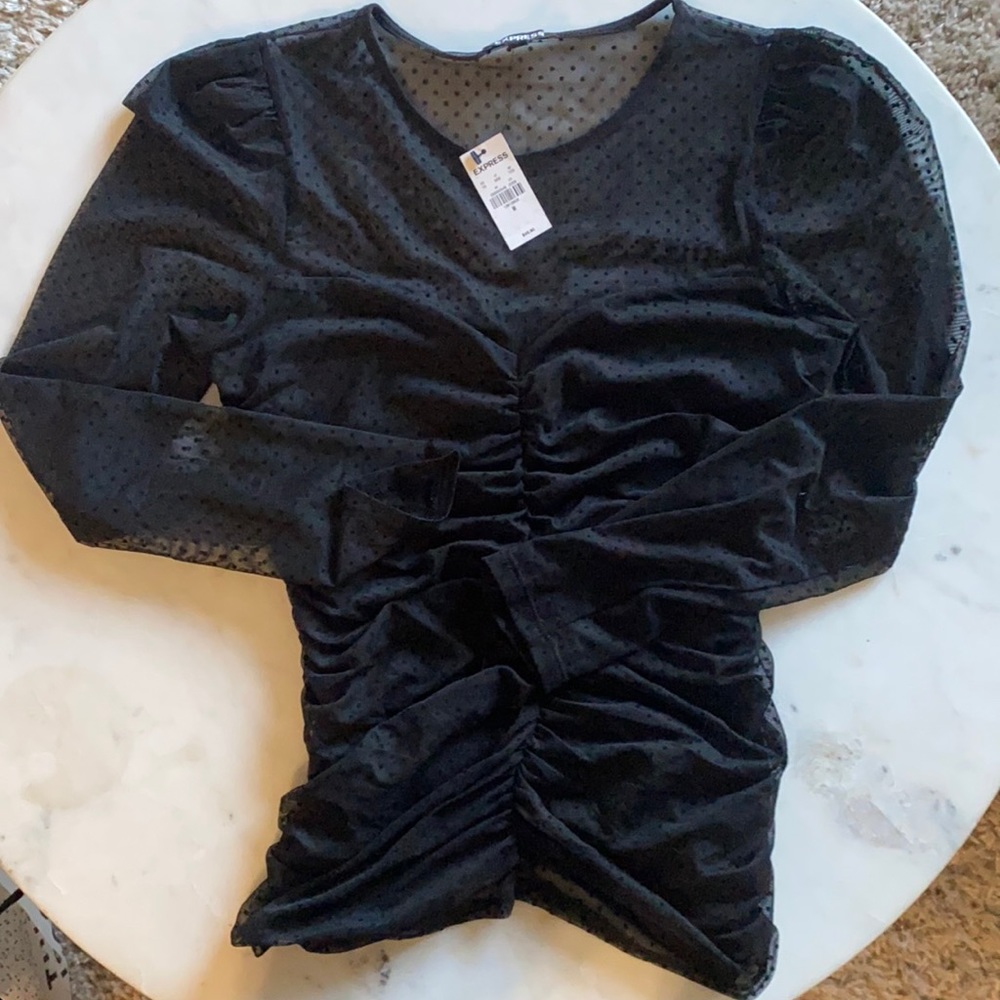 SUPER CUTE/FLATTERING TOP- EXPRESS